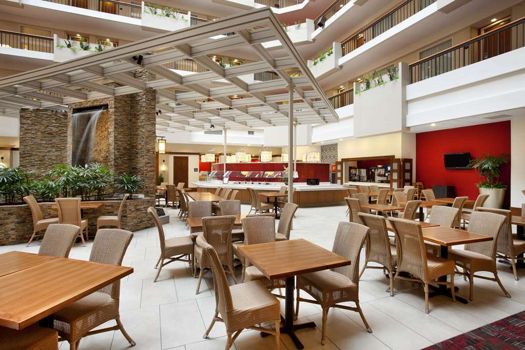 Embassy Suites By Hilton Atlanta Perimeter Center Restaurant photo